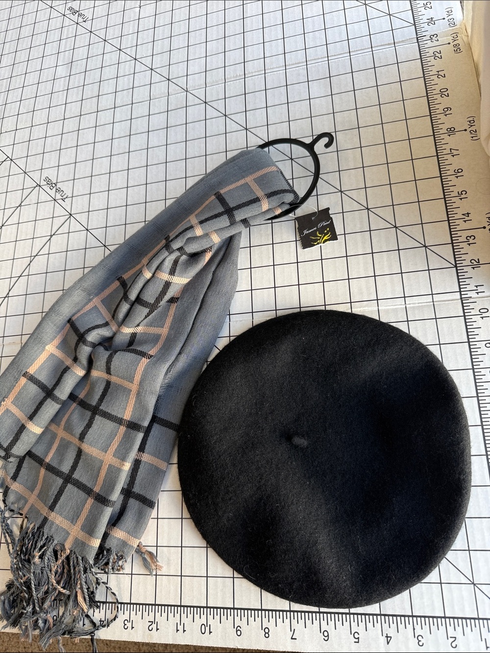 Liz Claiborne Wool Beret + Plaid Scarf Set Black Gray French Style Fall Winter
